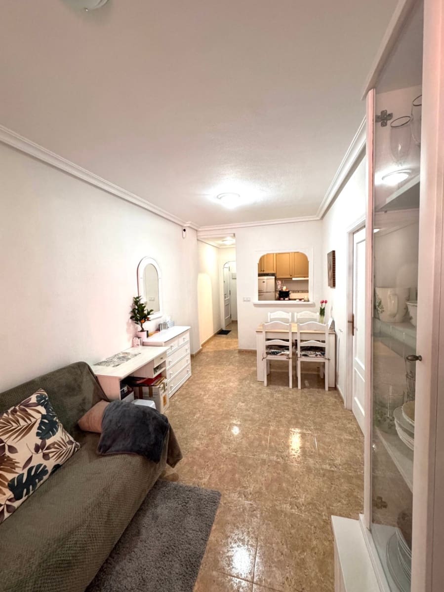 2 slaapkamer Flat te koop in Torrevieja - € 129.900 (Ref: 9635163)
