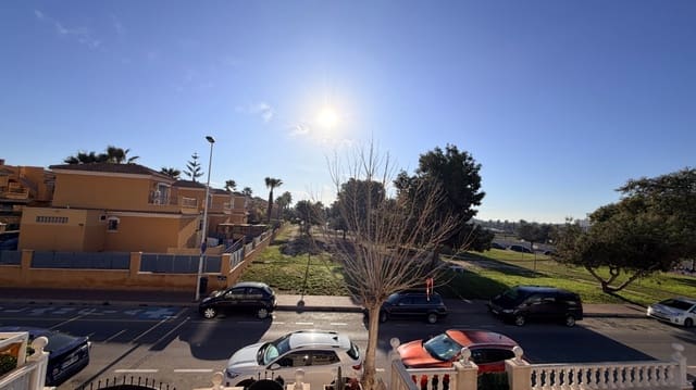 2 Zimmer Reihenhaus zu verkaufen in Torrevieja mit Pool - 195.000 € (Ref: 9637996)