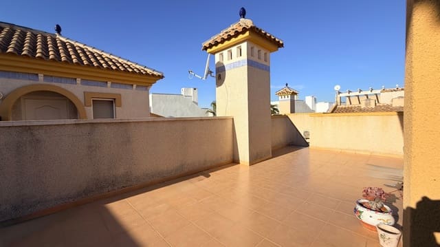 2 Zimmer Reihenhaus zu verkaufen in Torrevieja mit Pool - 195.000 € (Ref: 9637996)