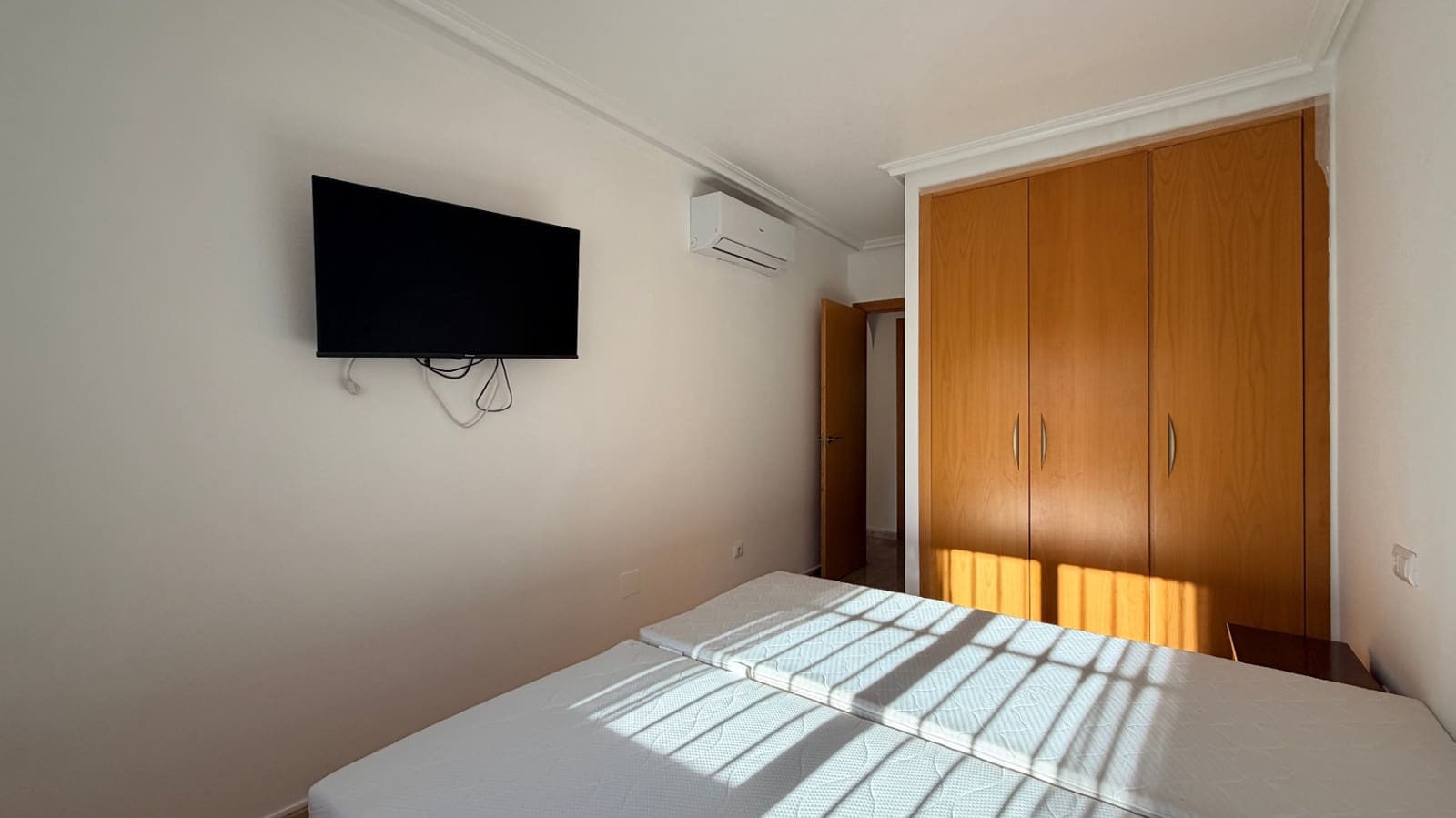 2 Zimmer Reihenhaus zu verkaufen in Torrevieja mit Pool - 195.000 € (Ref: 9637996)