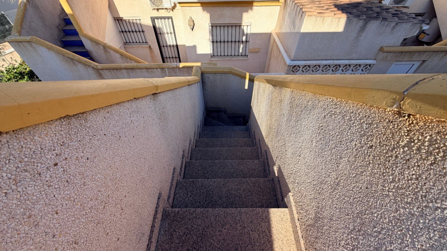 2 Zimmer Reihenhaus zu verkaufen in Torrevieja mit Pool - 195.000 € (Ref: 9637996)