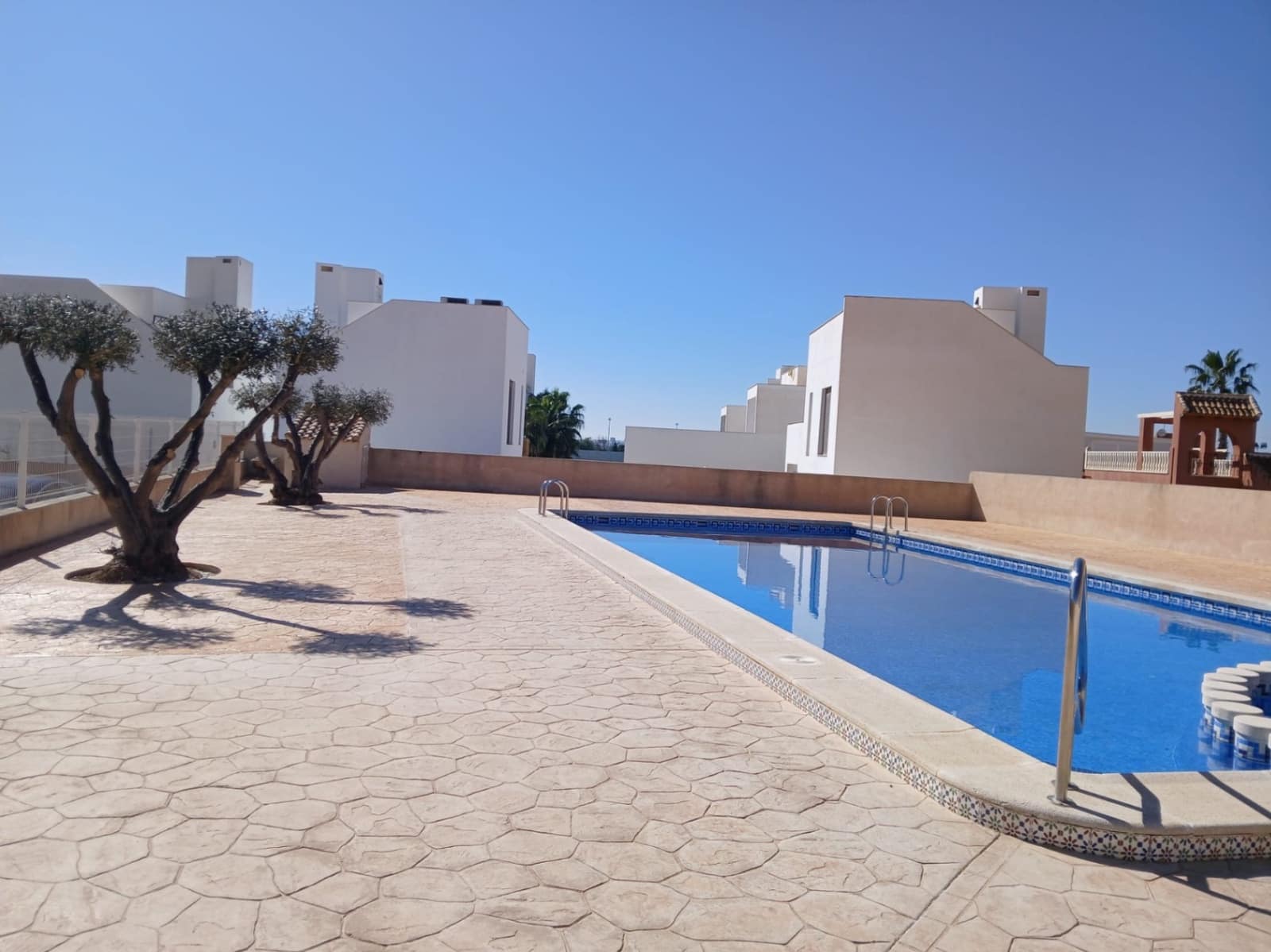 2 bedroom Terraced Villa for sale in Torrevieja with pool - € 195,000 (Ref: 9637996)