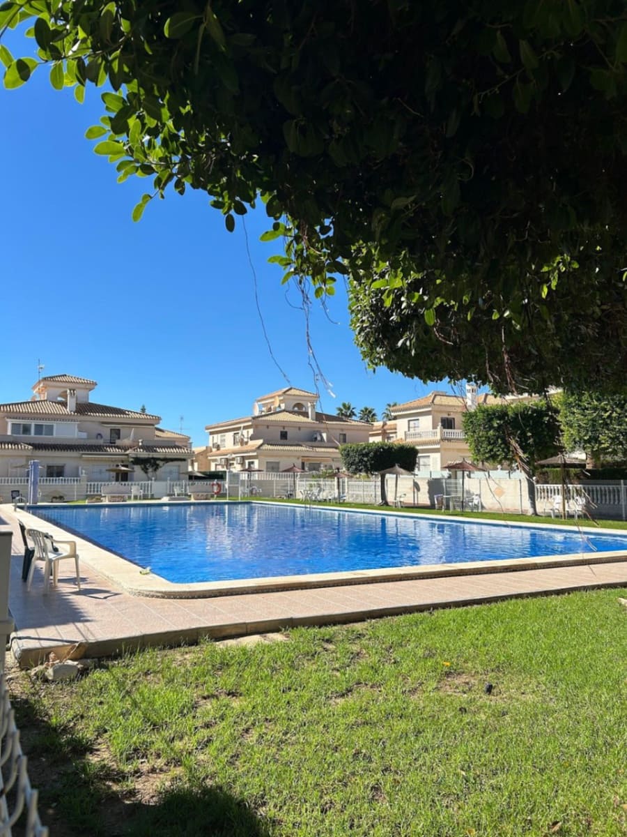 Bungalow à louer à Playa Flamenca avec piscine - 780 € (Ref: 9678208)