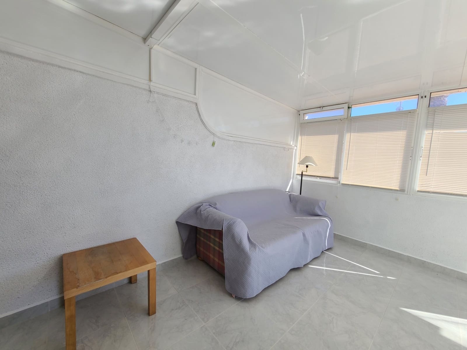 Bungalow à louer à Playa Flamenca avec piscine - 780 € (Ref: 9678208)