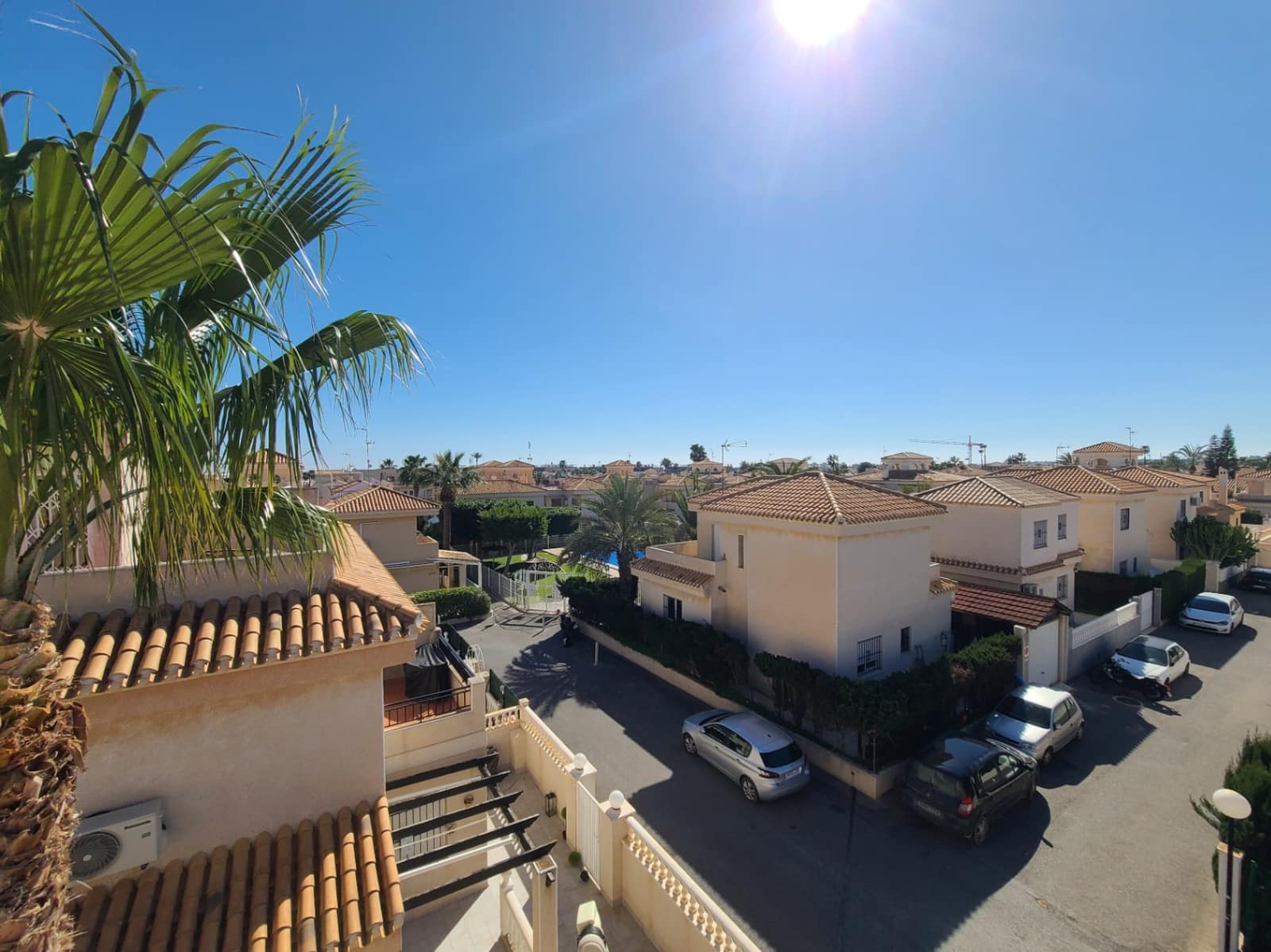 Bungalow à louer à Playa Flamenca avec piscine - 780 € (Ref: 9678208)