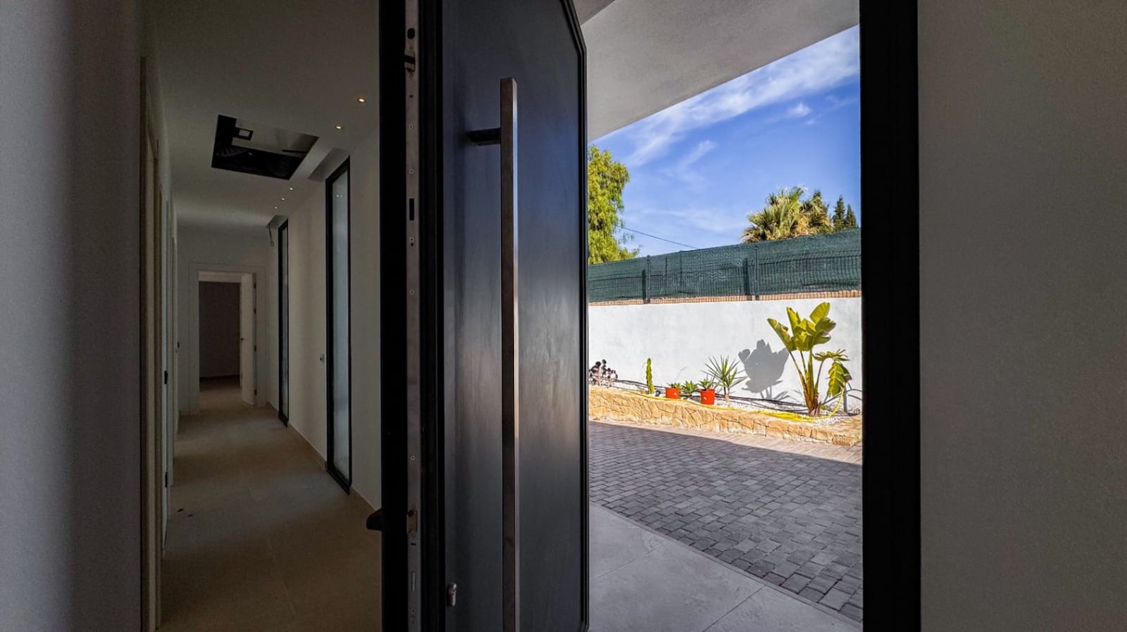 3 bedroom Villa for sale in Busot with pool garage - € 850,000 (Ref: 9731502)