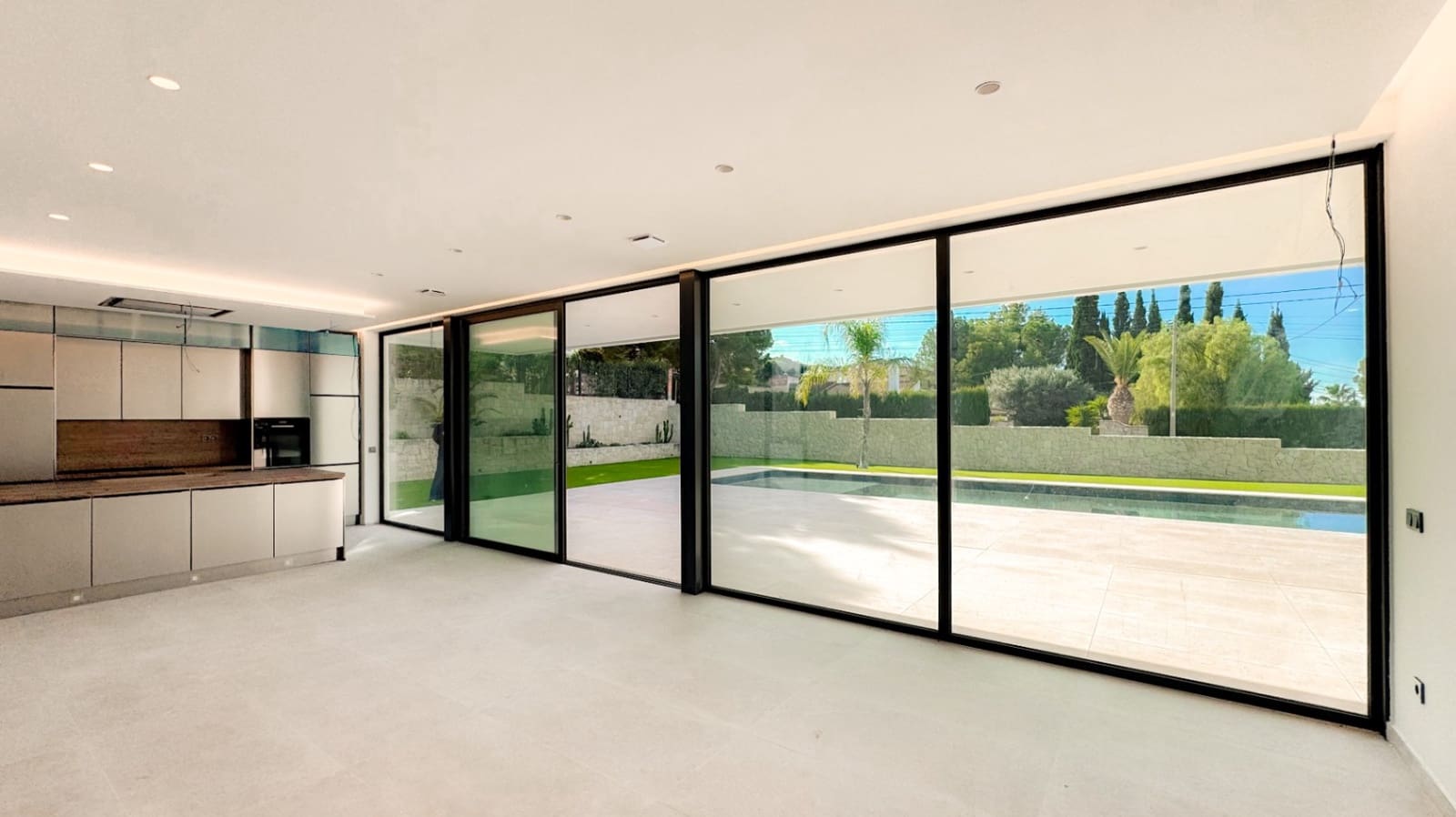 3 bedroom Villa for sale in Busot with pool garage - € 850,000 (Ref: 9731502)