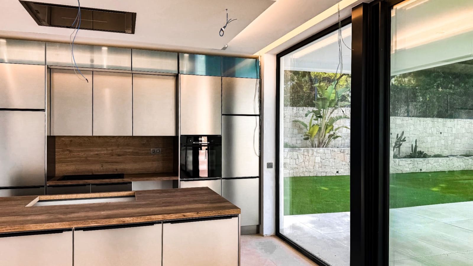 3 bedroom Villa for sale in Busot with pool garage - € 850,000 (Ref: 9731502)