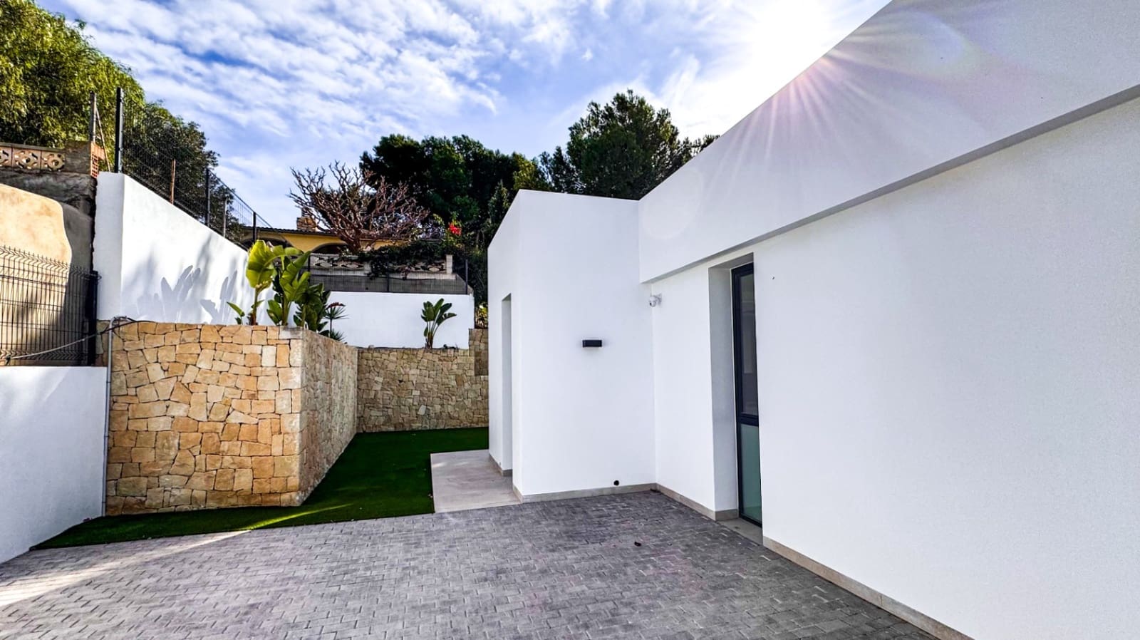 3 bedroom Villa for sale in Busot with pool garage - € 850,000 (Ref: 9731502)