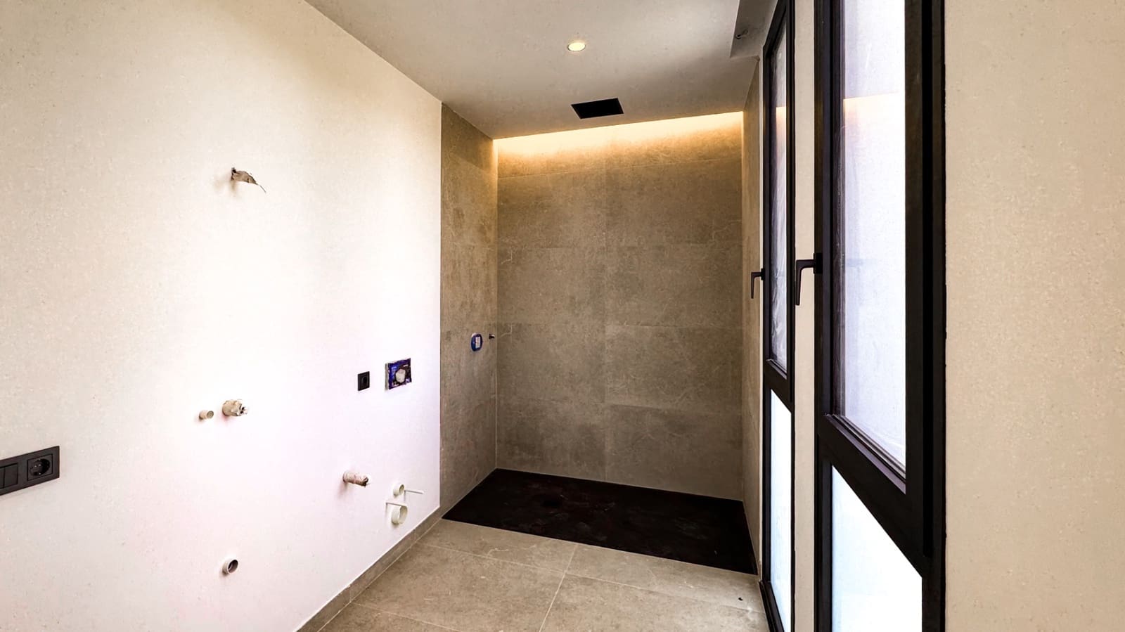 3 bedroom Villa for sale in Busot with pool garage - € 850,000 (Ref: 9731502)