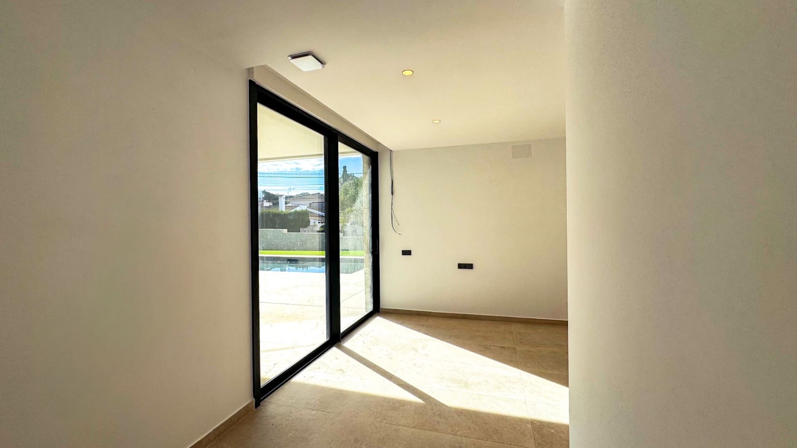 3 bedroom Villa for sale in Busot with pool garage - € 850,000 (Ref: 9731502)