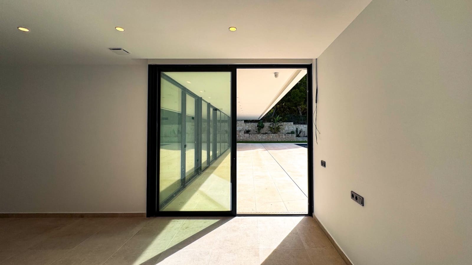 3 bedroom Villa for sale in Busot with pool garage - € 850,000 (Ref: 9731502)