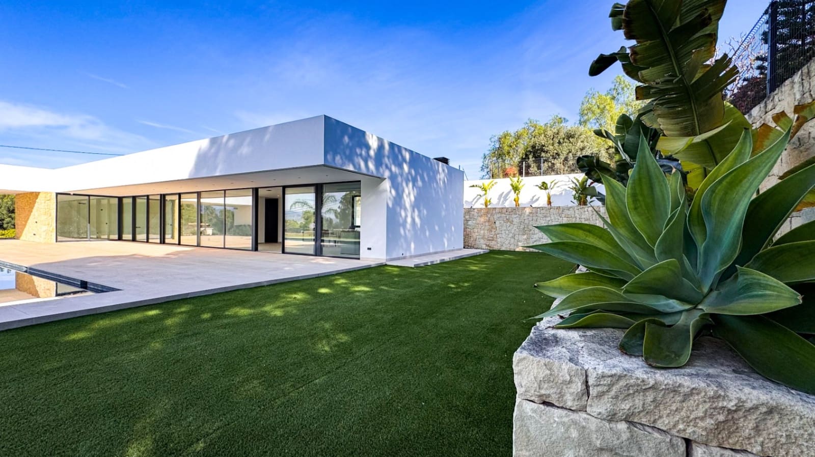 3 bedroom Villa for sale in Busot with pool garage - € 850,000 (Ref: 9731502)