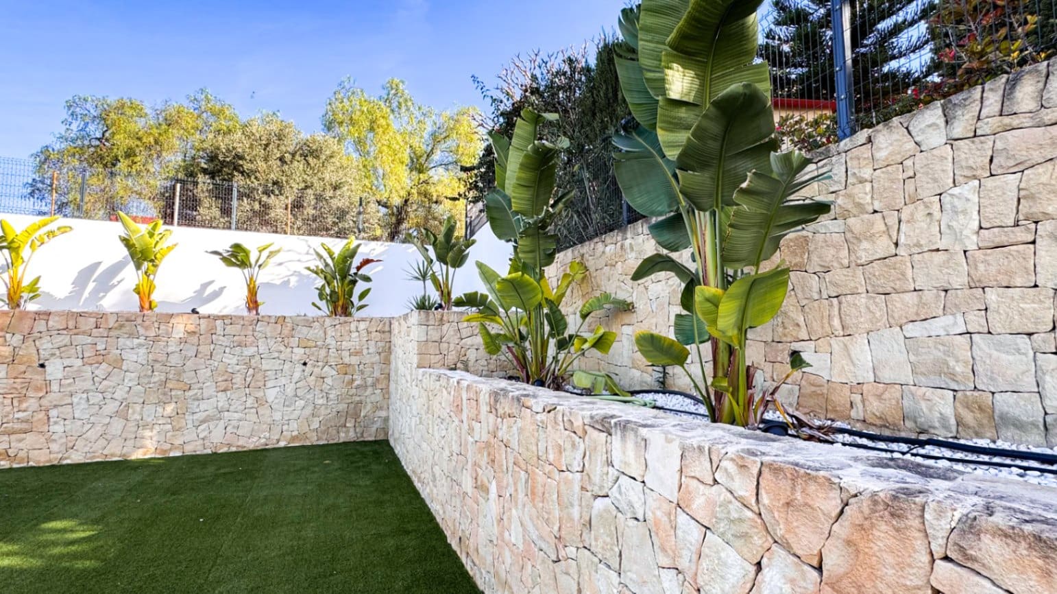 3 bedroom Villa for sale in Busot with pool garage - € 850,000 (Ref: 9731502)