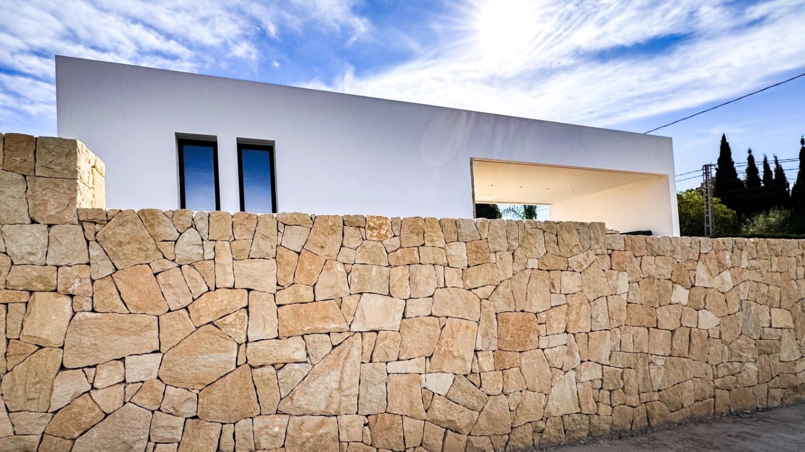 3 bedroom Villa for sale in Busot with pool garage - € 850,000 (Ref: 9731502)