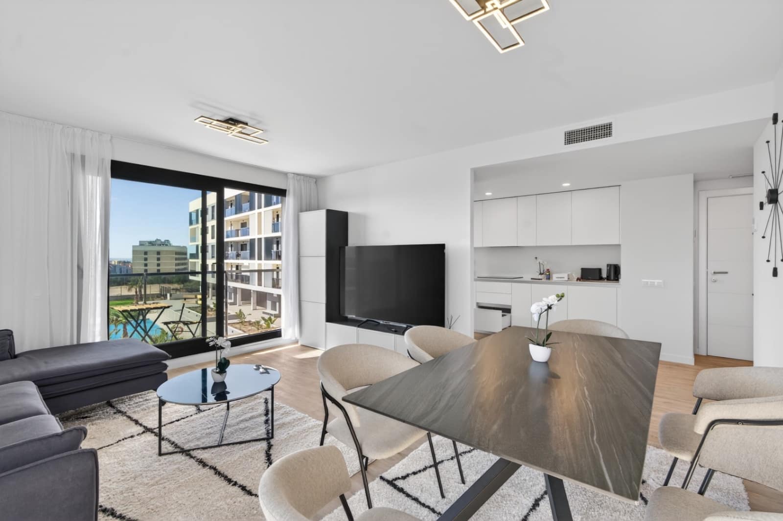 Apartamento de 3 habitaciones en Alicante / Alacant ciudad en alquiler con piscina garaje - 1.600 € (Ref: 9751102)