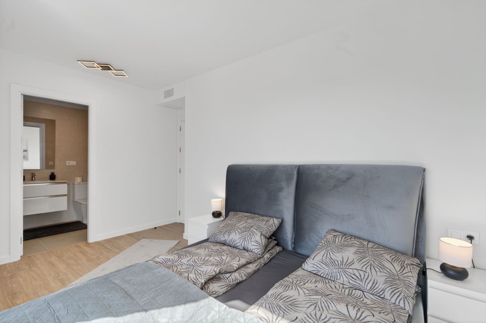 Apartamento de 3 habitaciones en Alicante / Alacant ciudad en alquiler con piscina garaje - 1.600 € (Ref: 9751102)