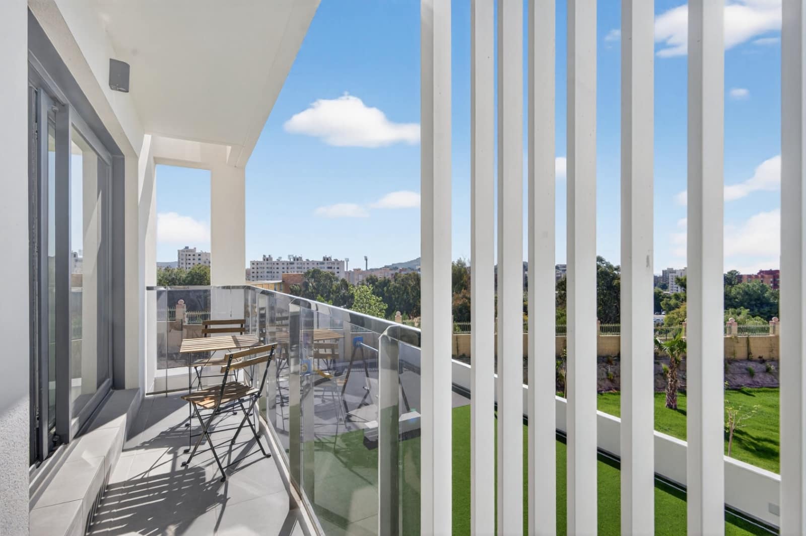 Apartamento de 3 habitaciones en Alicante / Alacant ciudad en alquiler con piscina garaje - 1.600 € (Ref: 9751102)