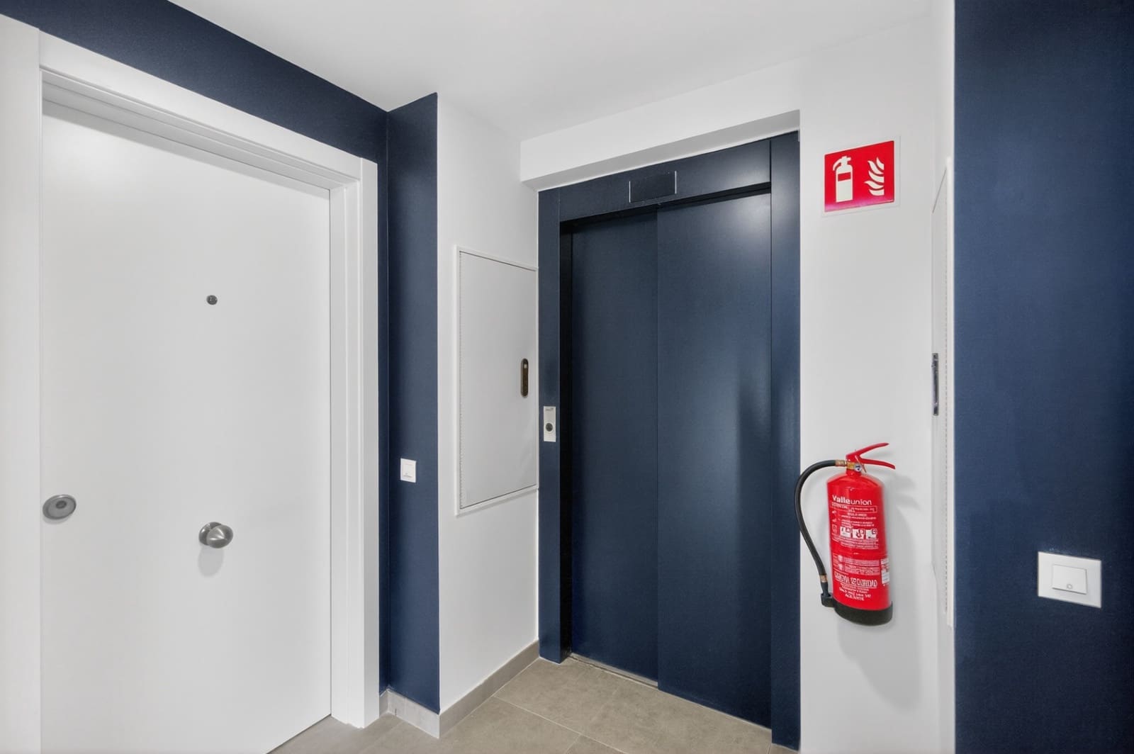 Apartamento de 3 habitaciones en Alicante / Alacant ciudad en alquiler con piscina garaje - 1.600 € (Ref: 9751102)