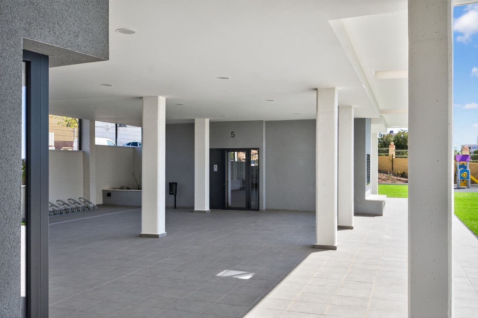 Apartamento de 3 habitaciones en Alicante / Alacant ciudad en alquiler con piscina garaje - 1.600 € (Ref: 9751102)