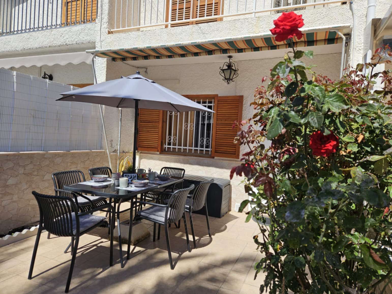 2 soverom Bungalow til leie i Gran Alacant med svømmebasseng - € 850 (Ref: 9944986)