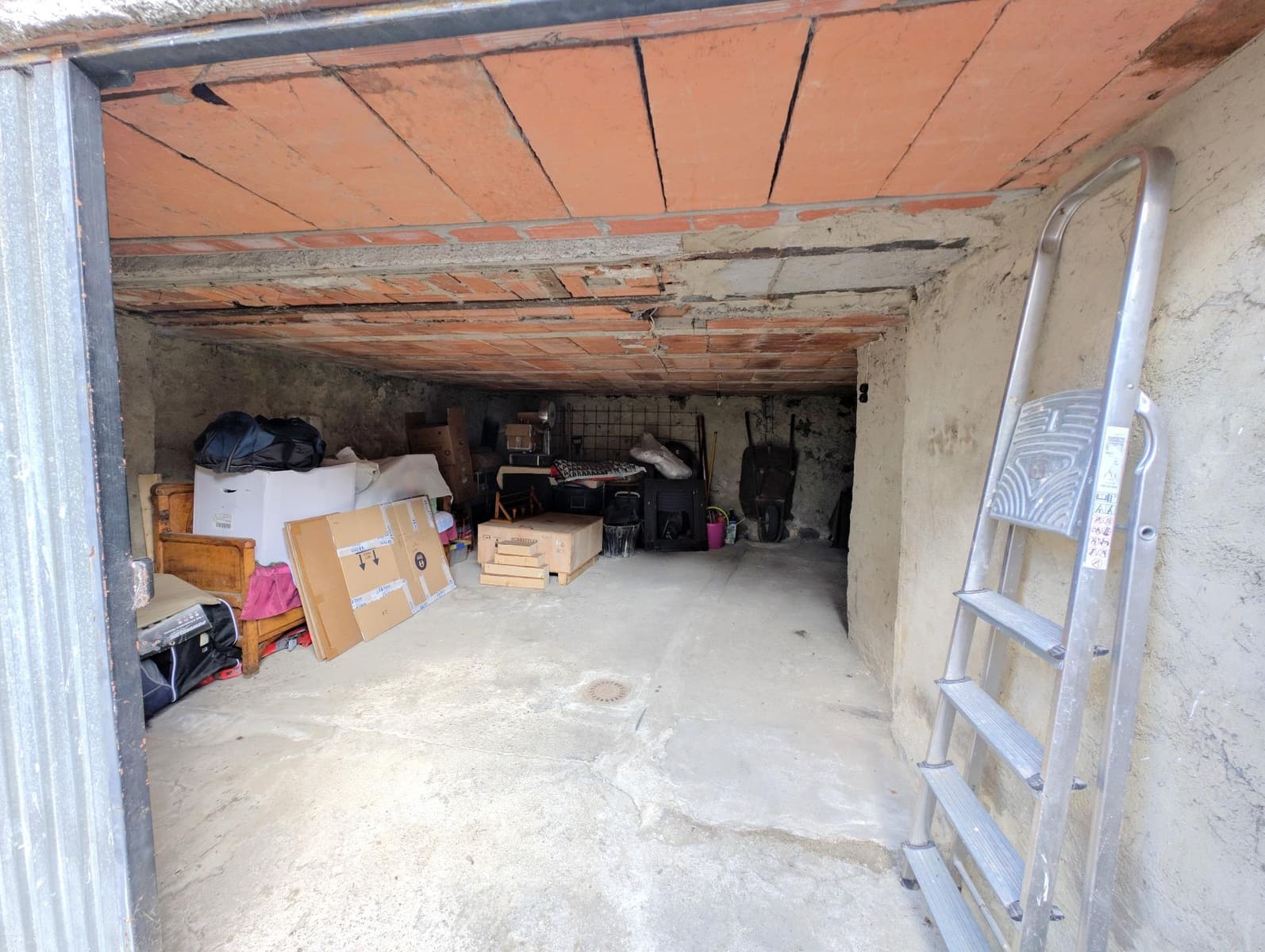 5 slaapkamer Huis te koop in Aller met garage - € 77.600 (Ref: 10041282)