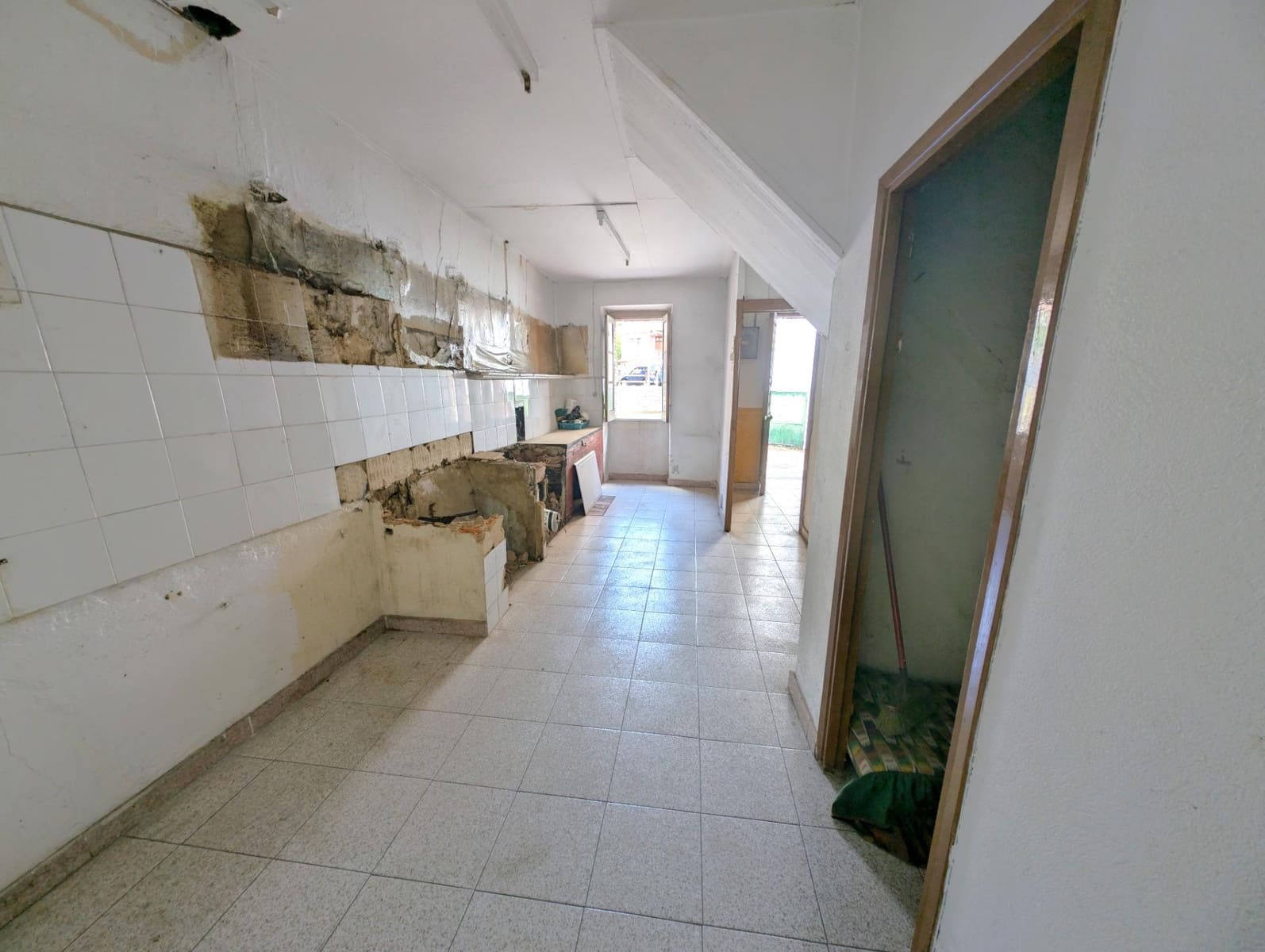 5 slaapkamer Huis te koop in Aller met garage - € 77.600 (Ref: 10041282)