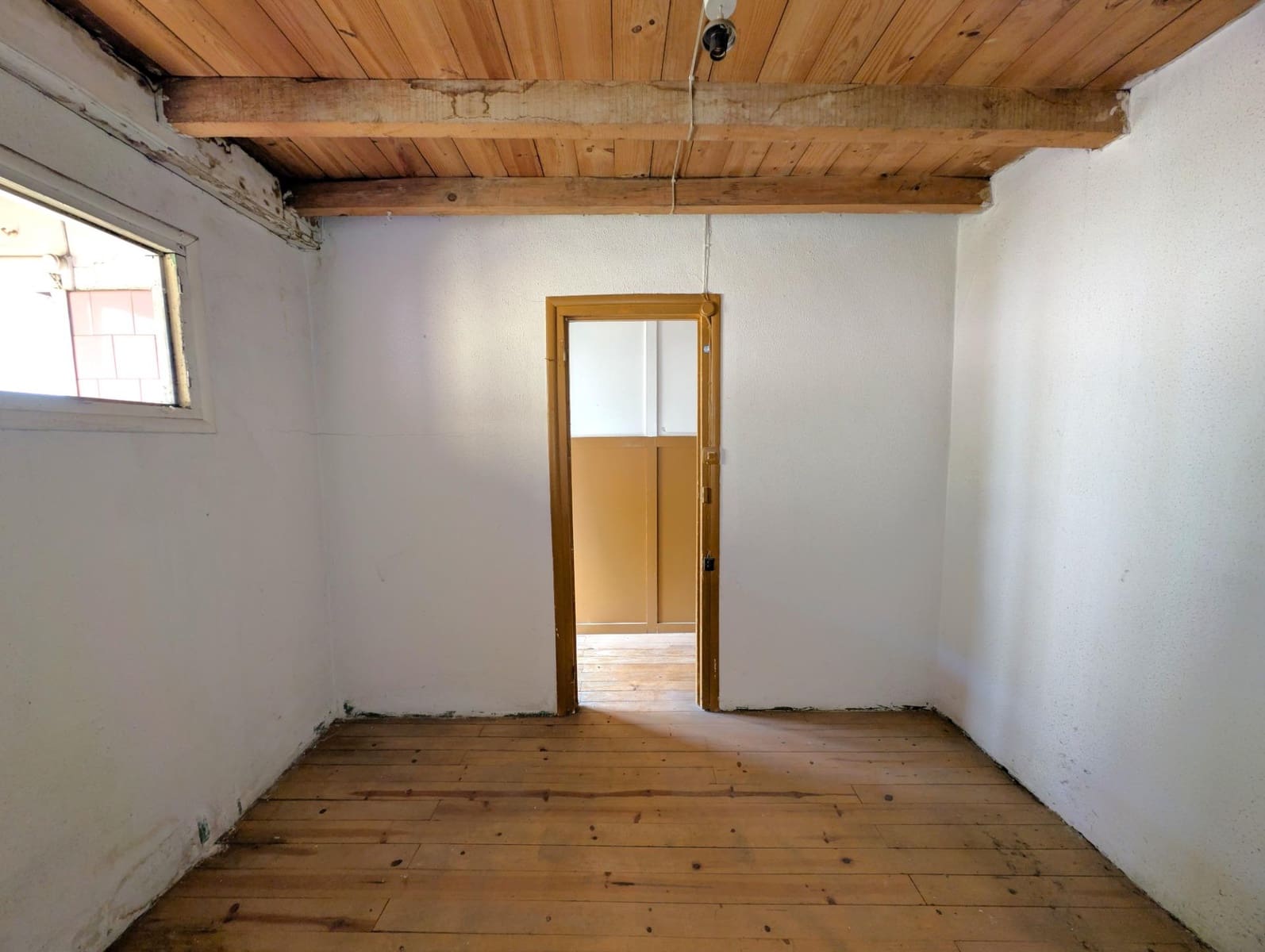 5 slaapkamer Huis te koop in Aller met garage - € 77.600 (Ref: 10041282)