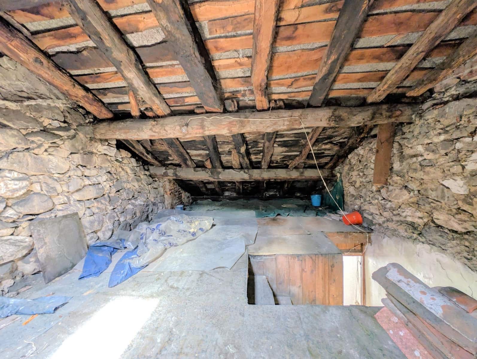 5 slaapkamer Huis te koop in Aller met garage - € 77.600 (Ref: 10041282)