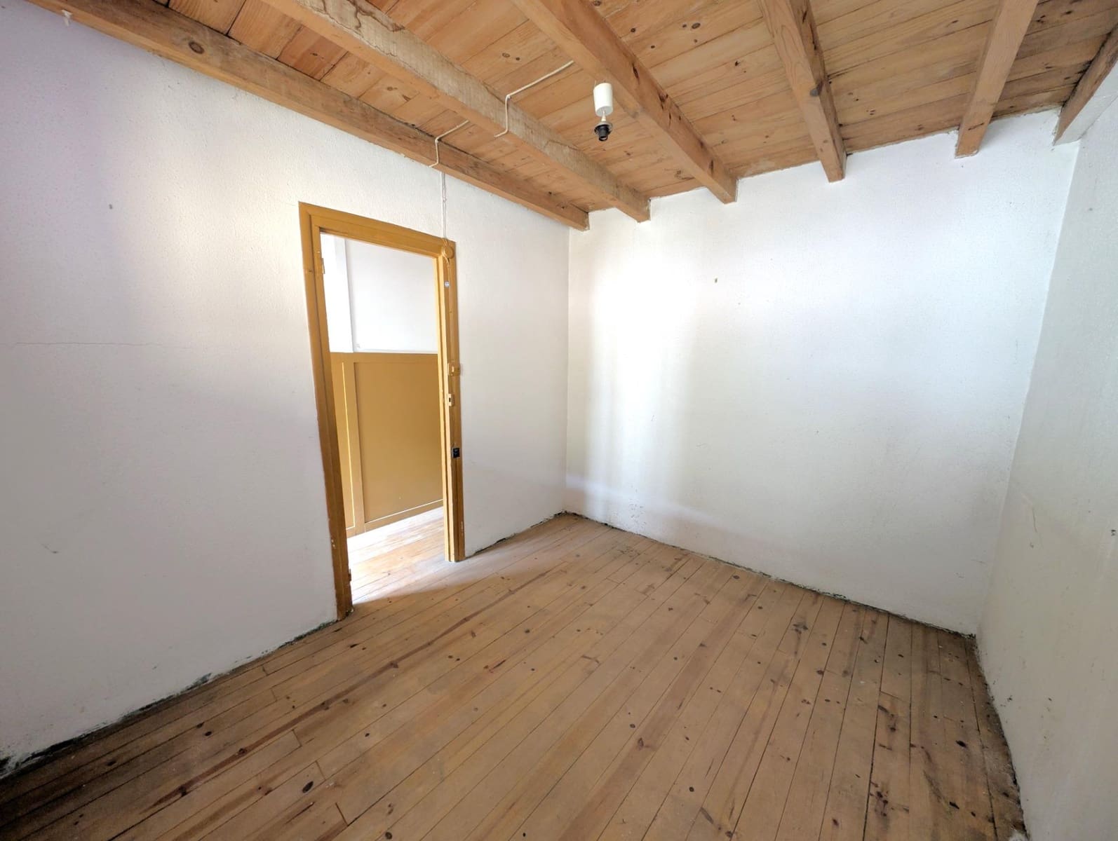 5 slaapkamer Huis te koop in Aller met garage - € 77.600 (Ref: 10041282)