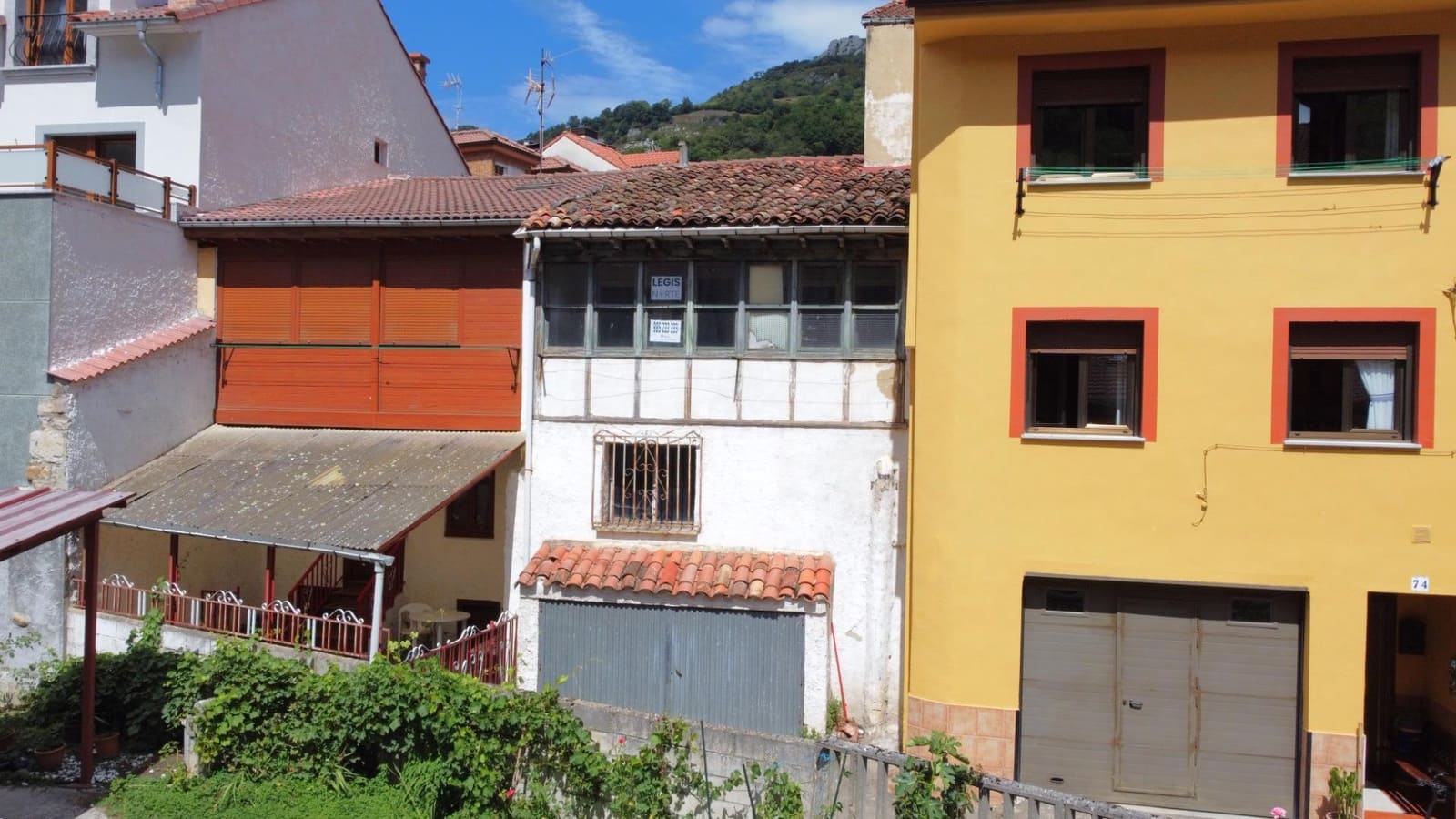 5 slaapkamer Huis te koop in Aller met garage - € 77.600 (Ref: 10041282)