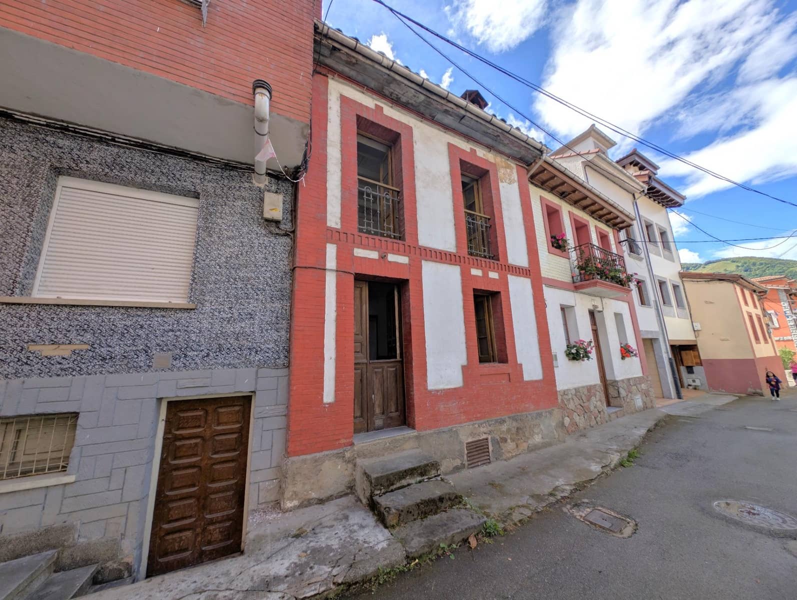 5 slaapkamer Huis te koop in Aller met garage - € 77.600 (Ref: 10041282)