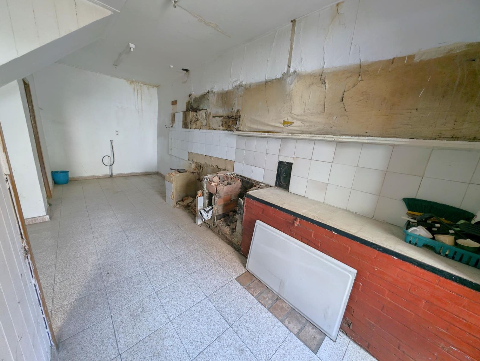 5 slaapkamer Huis te koop in Aller met garage - € 77.600 (Ref: 10041282)