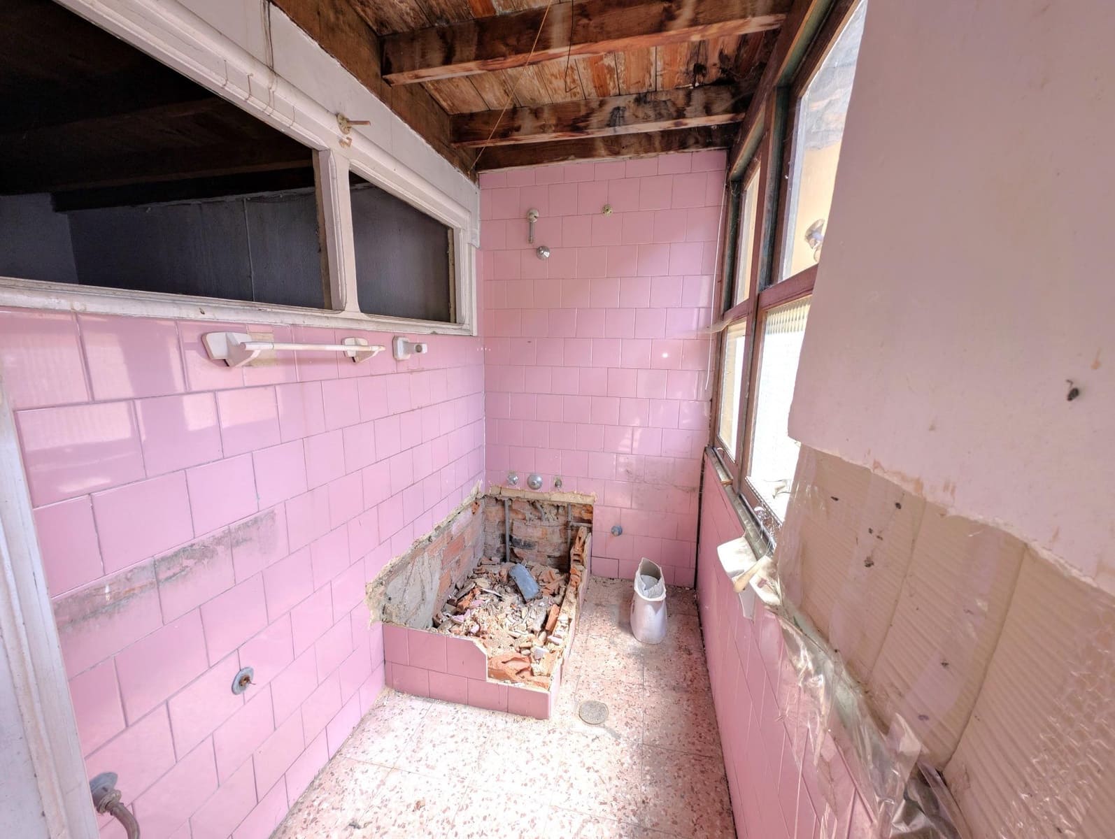 5 slaapkamer Huis te koop in Aller met garage - € 77.600 (Ref: 10041282)
