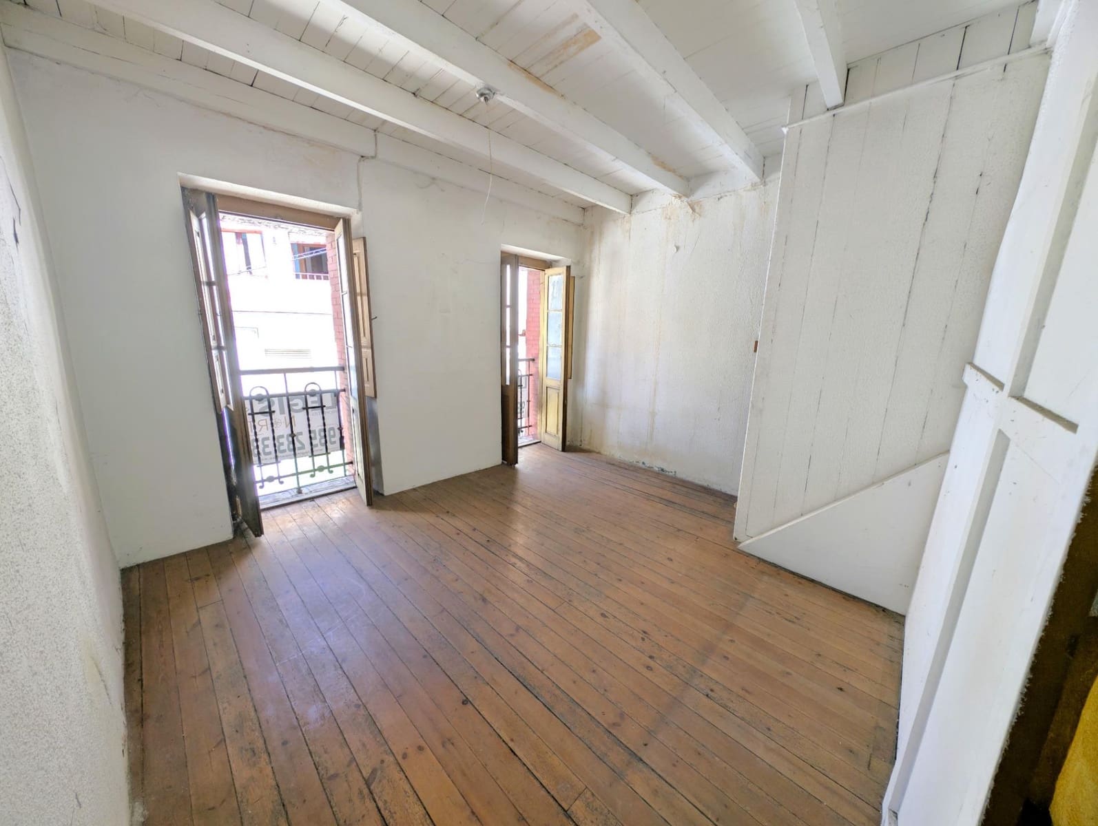 5 slaapkamer Huis te koop in Aller met garage - € 77.600 (Ref: 10041282)