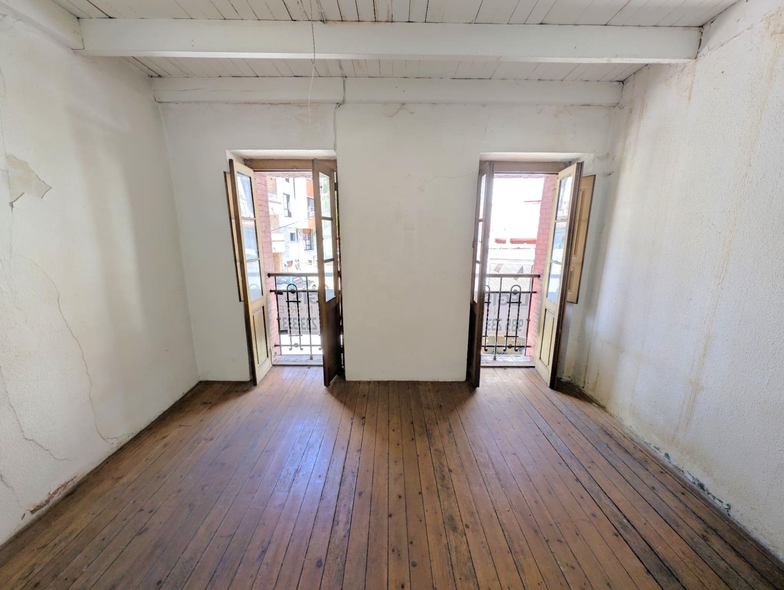 5 slaapkamer Huis te koop in Aller met garage - € 77.600 (Ref: 10041282)