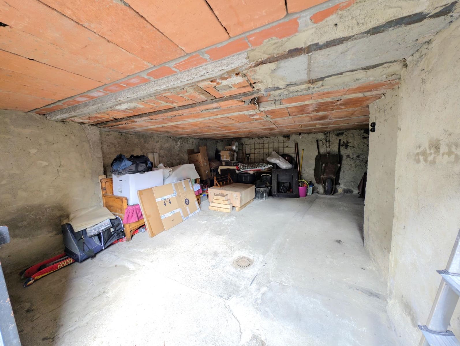 5 slaapkamer Huis te koop in Aller met garage - € 77.600 (Ref: 10041282)