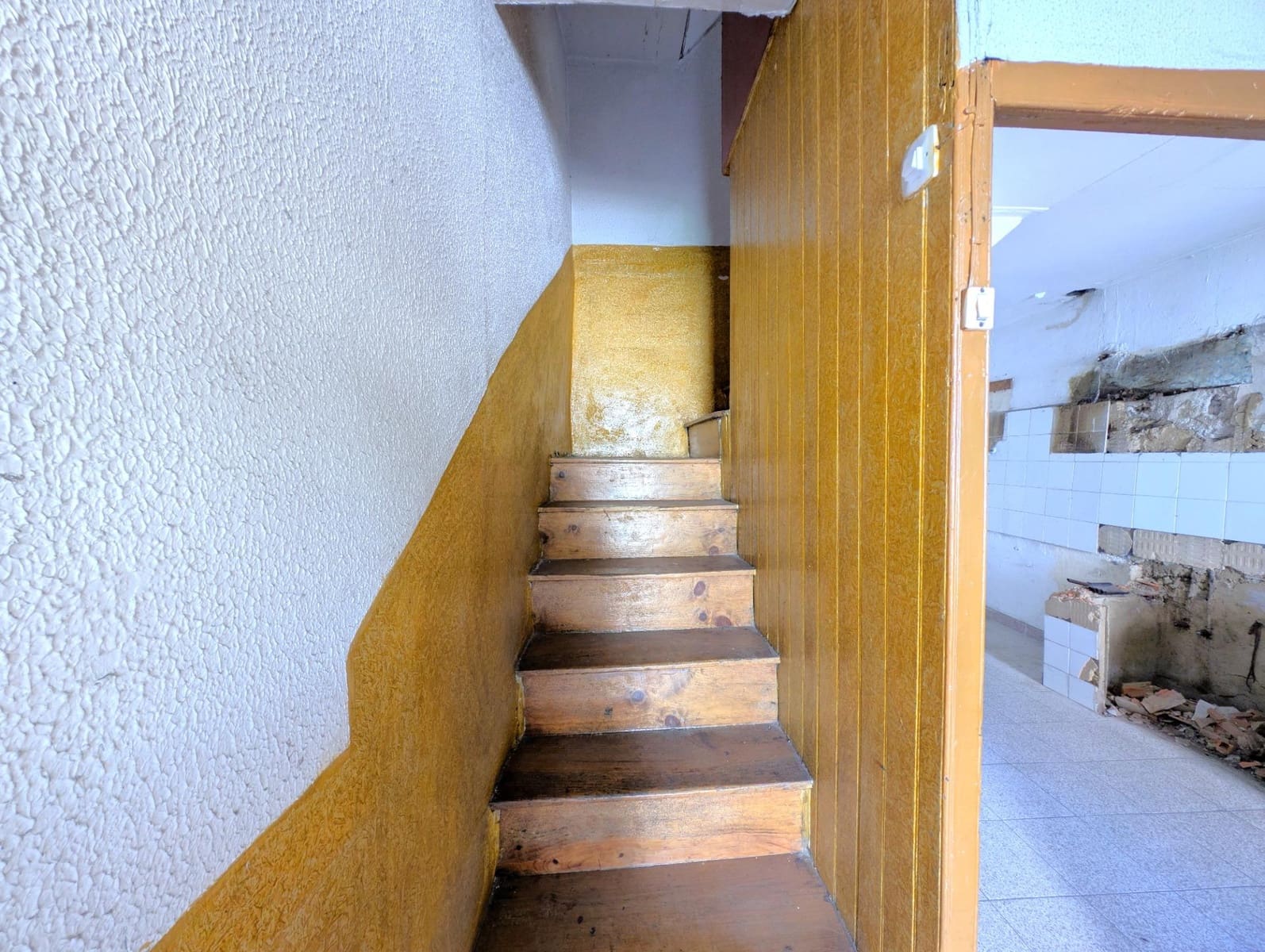 5 slaapkamer Huis te koop in Aller met garage - € 77.600 (Ref: 10041282)