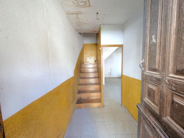 5 slaapkamer Huis te koop in Aller met garage - € 77.600 (Ref: 10041282)