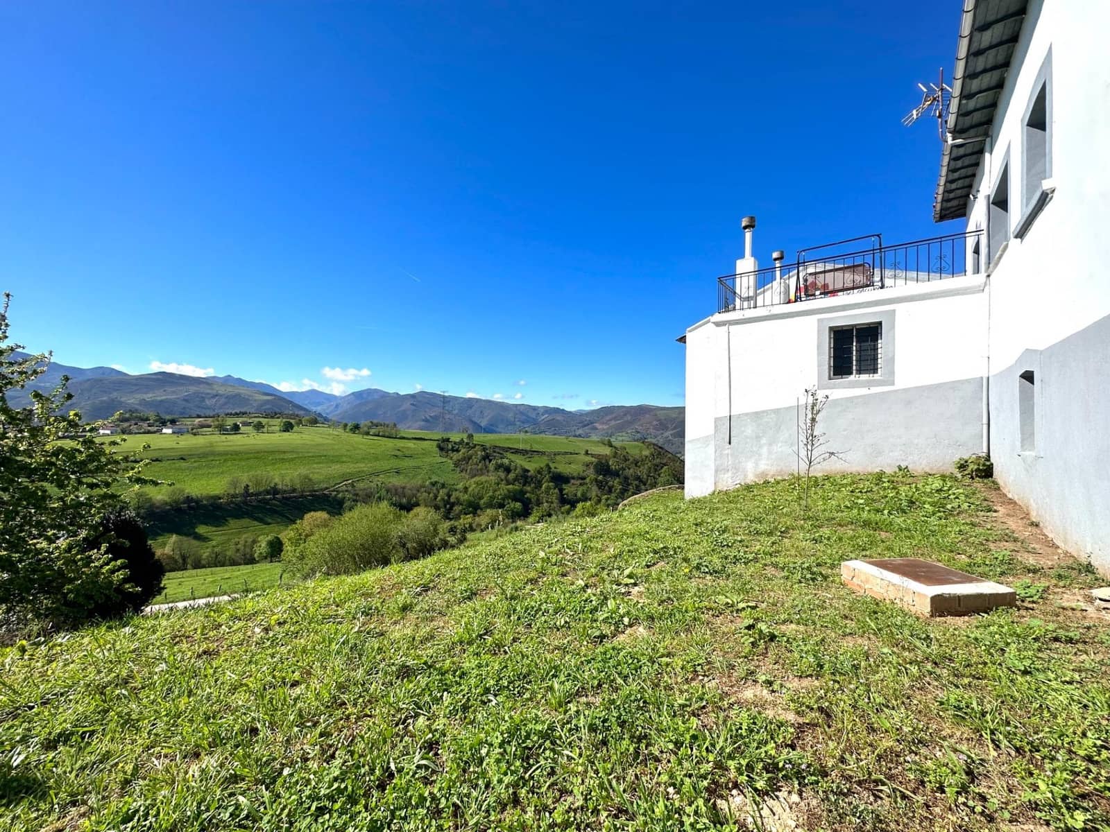 3 soverom Villa til salgs i Tineo med svømmebasseng garasje - € 180 000 (Ref: 9806831)