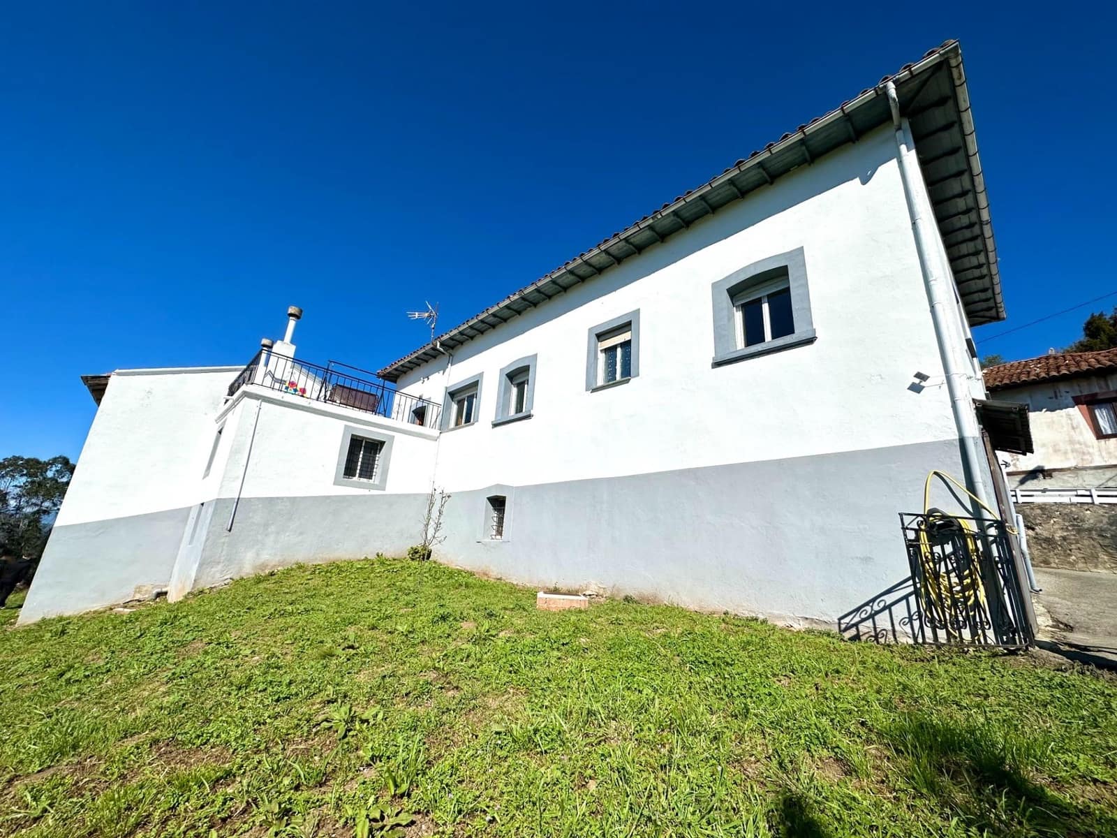 3 soverom Villa til salgs i Tineo med svømmebasseng garasje - € 180 000 (Ref: 9806831)