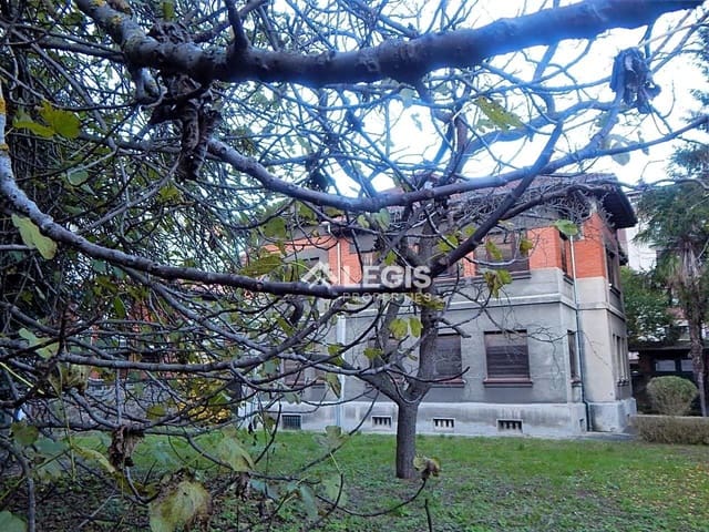 8 sovrum Villa till salu i Lena med garage - 630 000 € (Ref: 9806832)