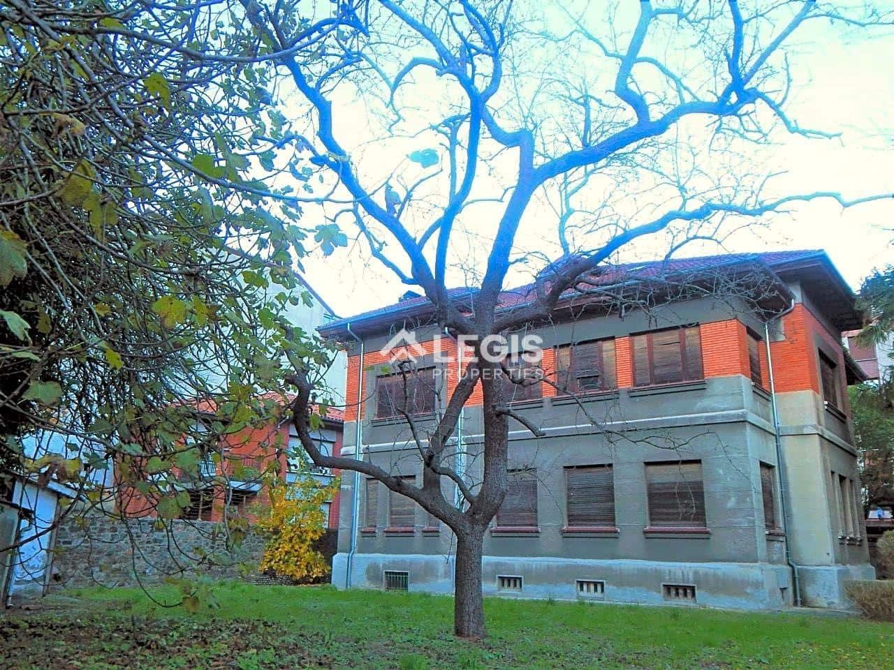 Chalet de 8 habitaciones en Lena en venta con garaje - 630.000 € (Ref: 9806832)