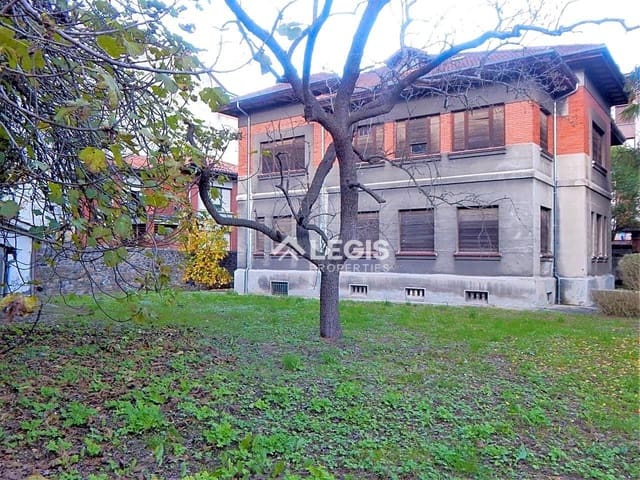 8 Zimmer Villa zu verkaufen in Lena mit Garage - 630.000 € (Ref: 9806832)