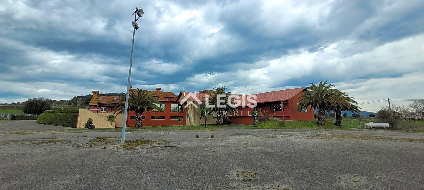 Hotelli myytävänä paikassa Llanera mukana 
autotalli - 650 000 € (Ref: 9806833)