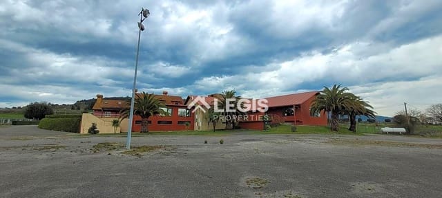 Hotelli myytävänä paikassa Llanera mukana 
autotalli - 650 000 € (Ref: 9806833)