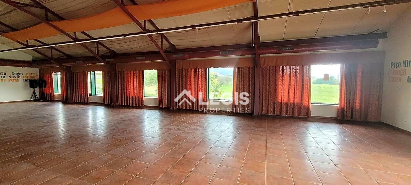 Hotelli myytävänä paikassa Llanera mukana 
autotalli - 650 000 € (Ref: 9806833)