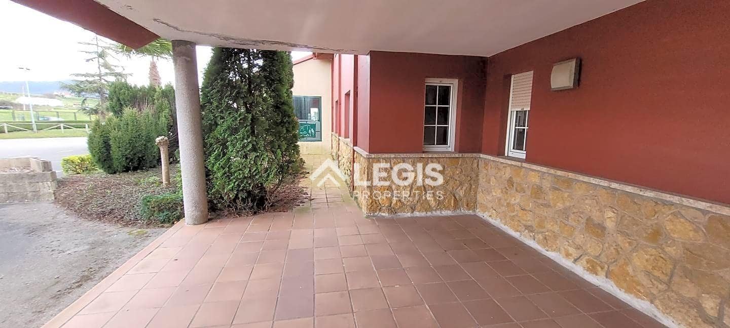 Hotelli myytävänä paikassa Llanera mukana 
autotalli - 650 000 € (Ref: 9806833)