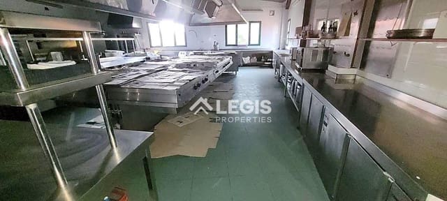 Hotelli myytävänä paikassa Llanera mukana 
autotalli - 650 000 € (Ref: 9806833)