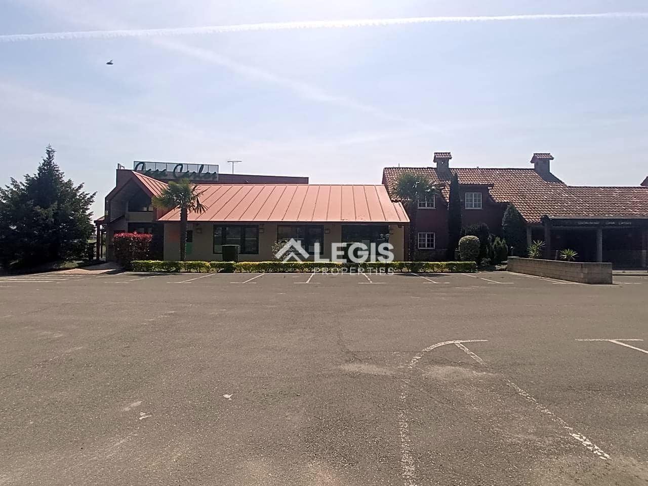 Hotelli myytävänä paikassa Llanera mukana 
autotalli - 650 000 € (Ref: 9806833)